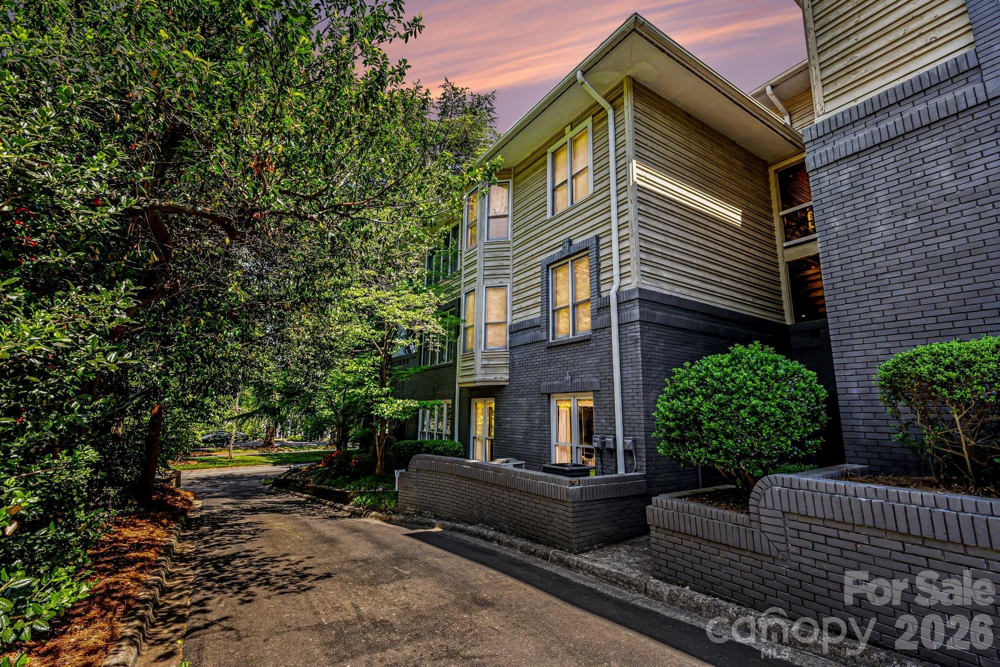 601 Queens Road, Unit A Charlotte, NC 28207 - Photo 3 of 29 Gallery Image 3