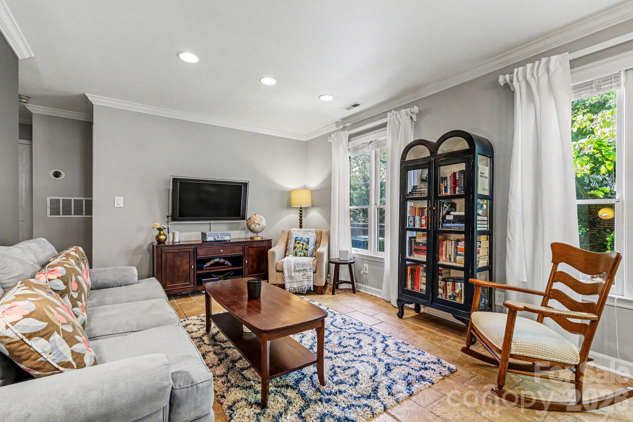 601 Queens Road, Unit A Charlotte, NC 28207 - Photo 4 of 29 Gallery Image 4