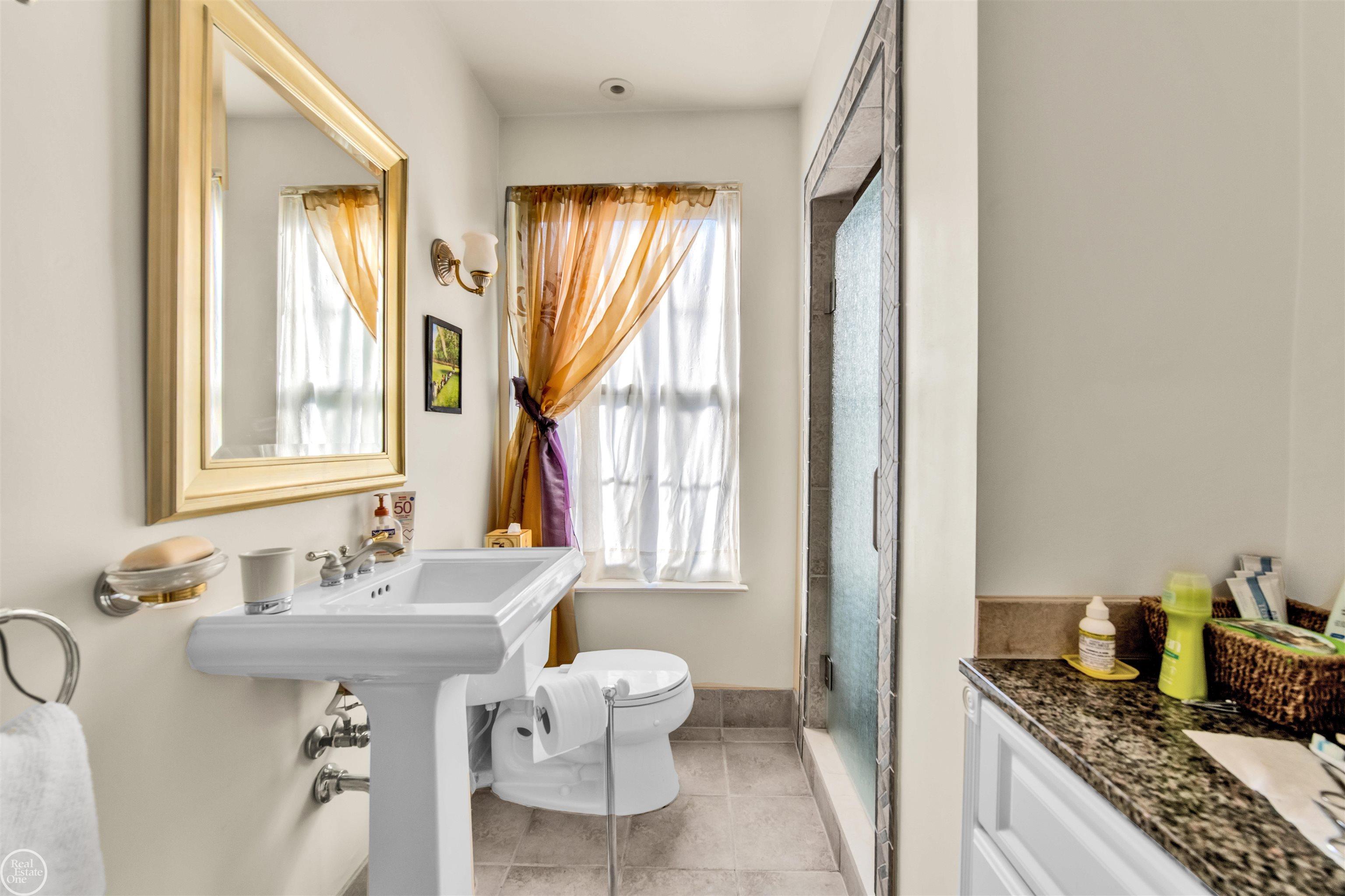 449 Lincoln Road Grosse Pointe, MI 48230 - Photo 20 of 37