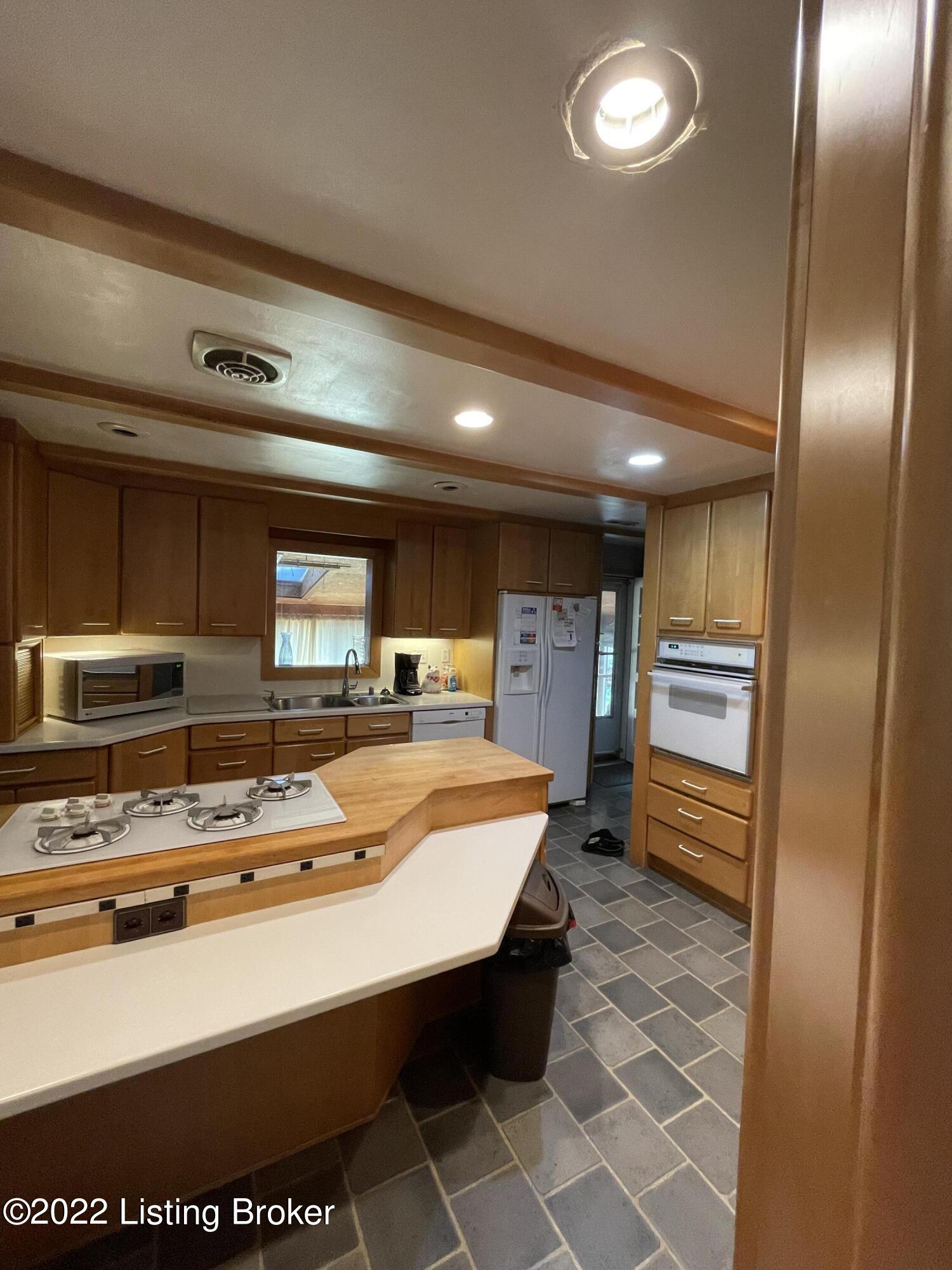 11608 Deering Road Valley Station, KY 40272 - Photo 10 of 35 Kitchen