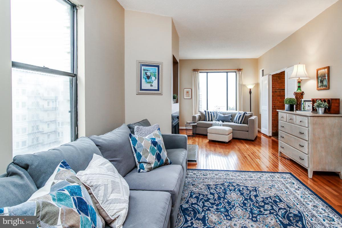 2123 California Street Northwest, Unit F1 Washington, DC 20008 - Photo 11 of 30 Living Room