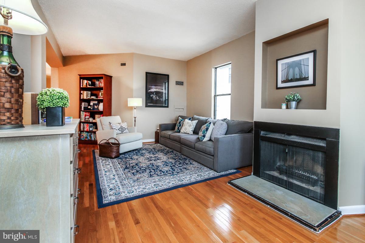 2123 California Street Northwest, Unit F1 Washington, DC 20008 - Photo 12 of 30 Living Room