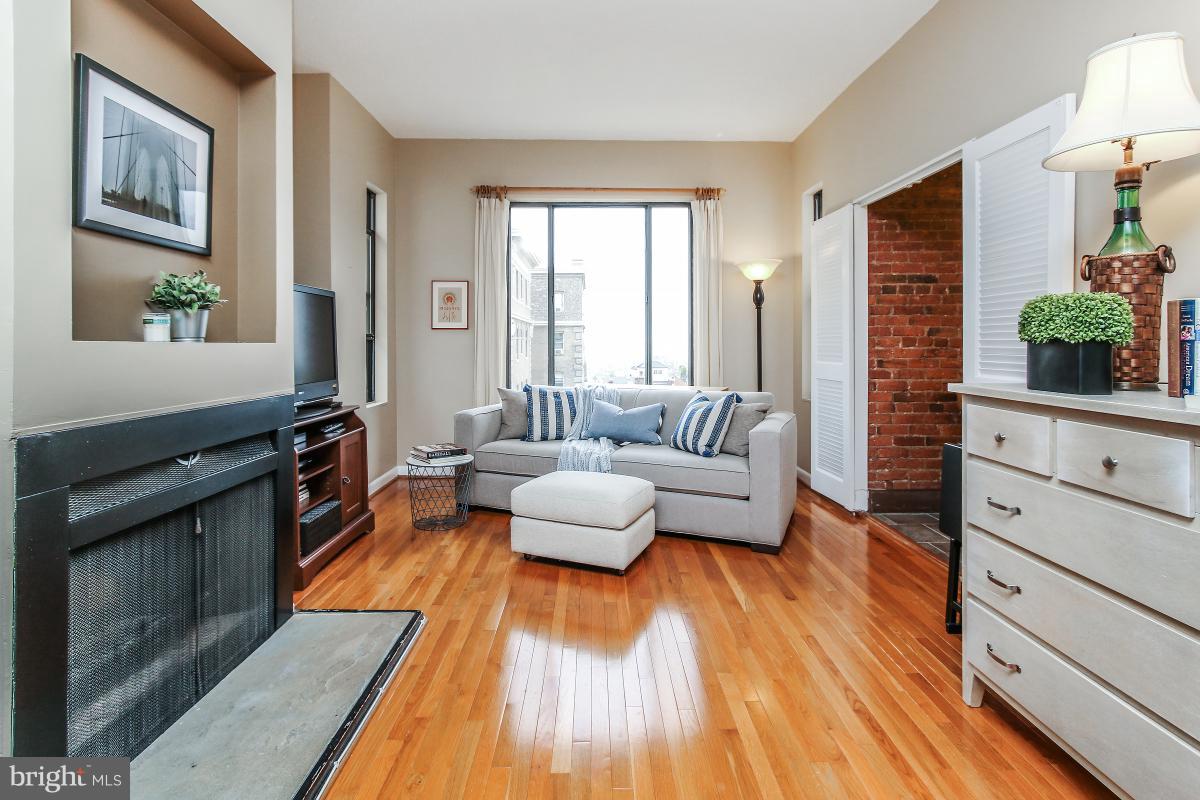 2123 California Street Northwest, Unit F1 Washington, DC 20008 - Photo 14 of 30 Living Room