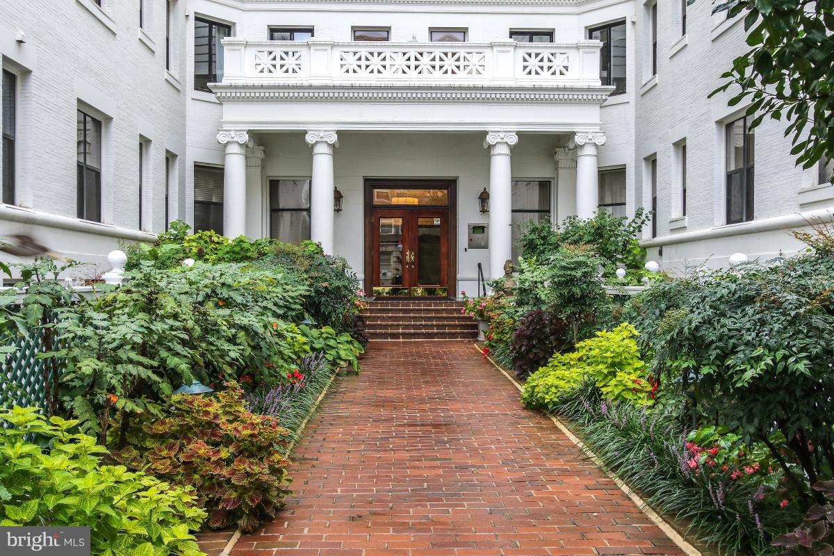 2123 California Street Northwest, Unit F1 Washington, DC 20008 - Photo 3 of 30 Exterior (Front)