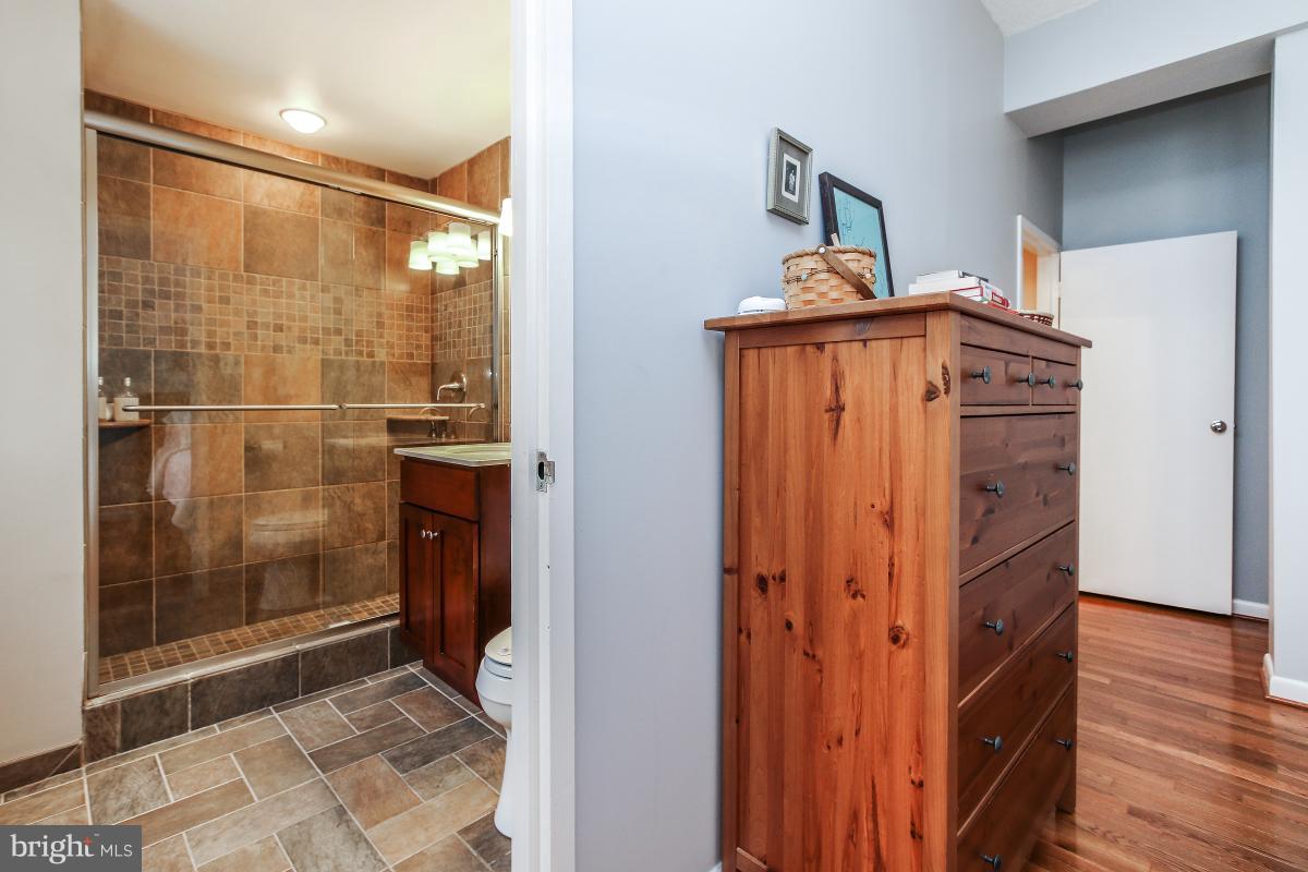 2123 California Street Northwest, Unit F1 Washington, DC 20008 - Photo 23 of 30 Bath (Master)