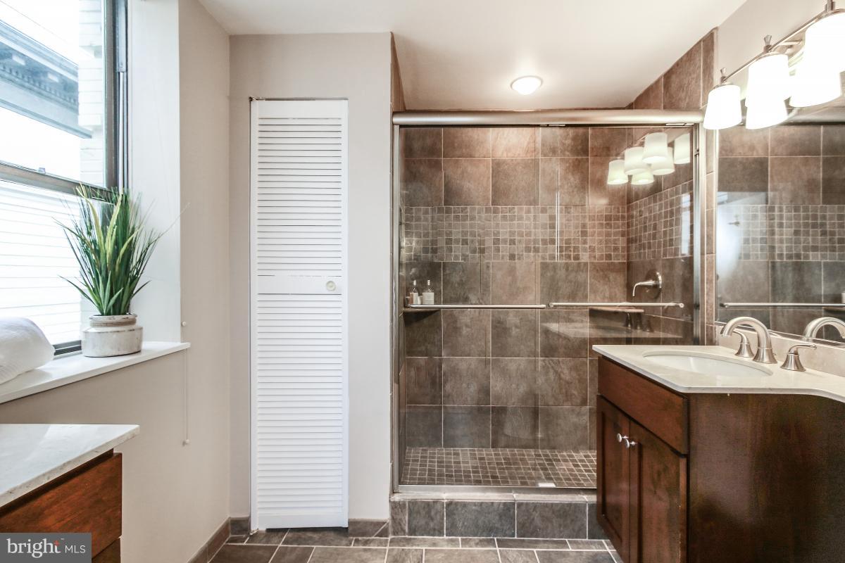 2123 California Street Northwest, Unit F1 Washington, DC 20008 - Photo 24 of 30 Bath (Master)