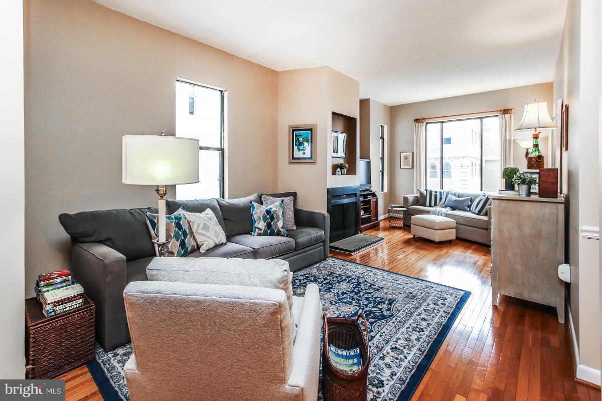 2123 California Street Northwest, Unit F1 Washington, DC 20008 - Photo 9 of 30 Living Room