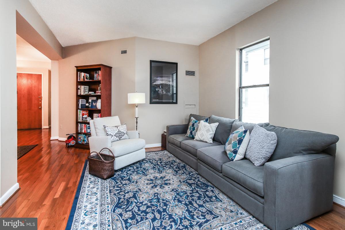 2123 California Street Northwest, Unit F1 Washington, DC 20008 - Photo 10 of 30 Living Room