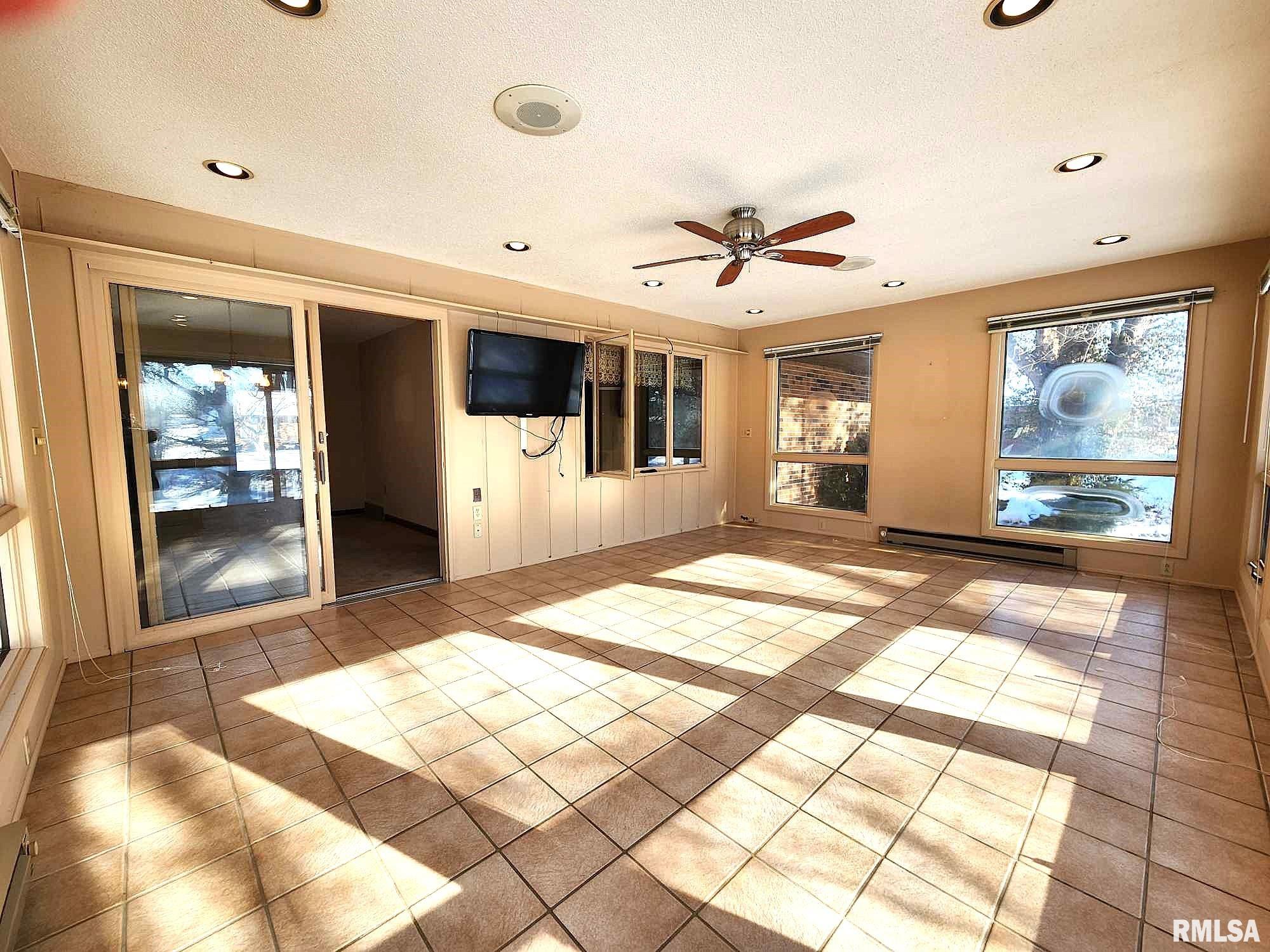 1238 Springdale Quincy, IL 62305 - Photo 12 of 40 Gallery Image 12