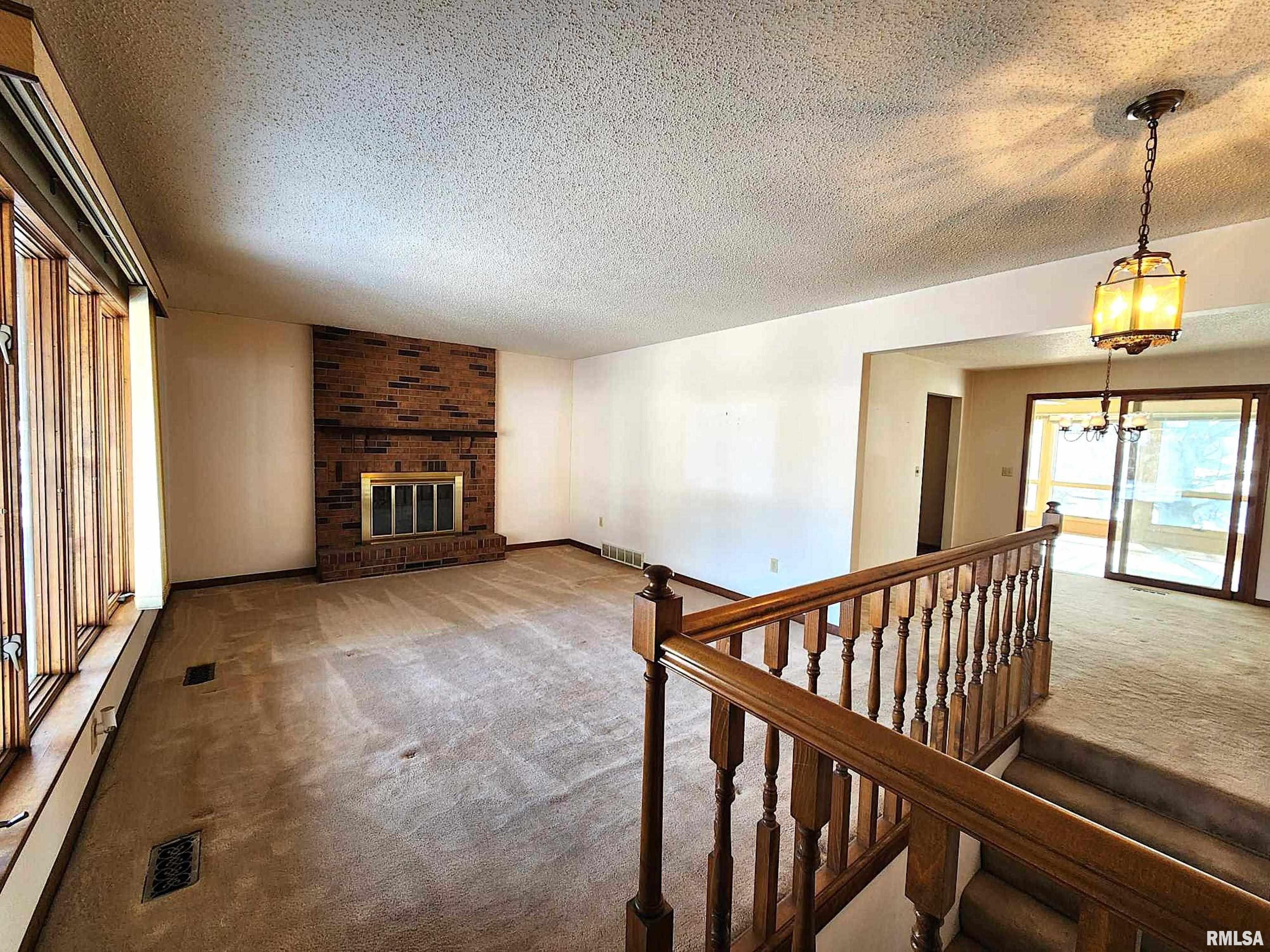 1238 Springdale Quincy, IL 62305 - Photo 2 of 40 Gallery Image 2