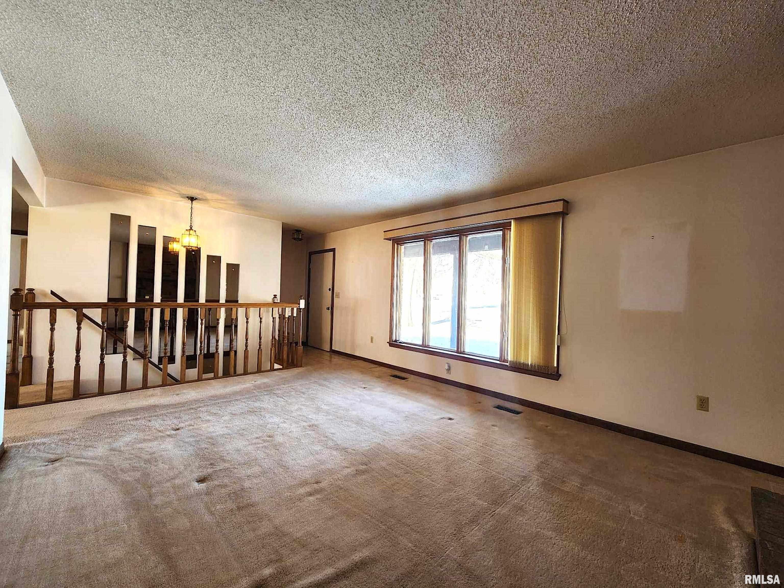 1238 Springdale Quincy, IL 62305 - Photo 3 of 40 Gallery Image 3