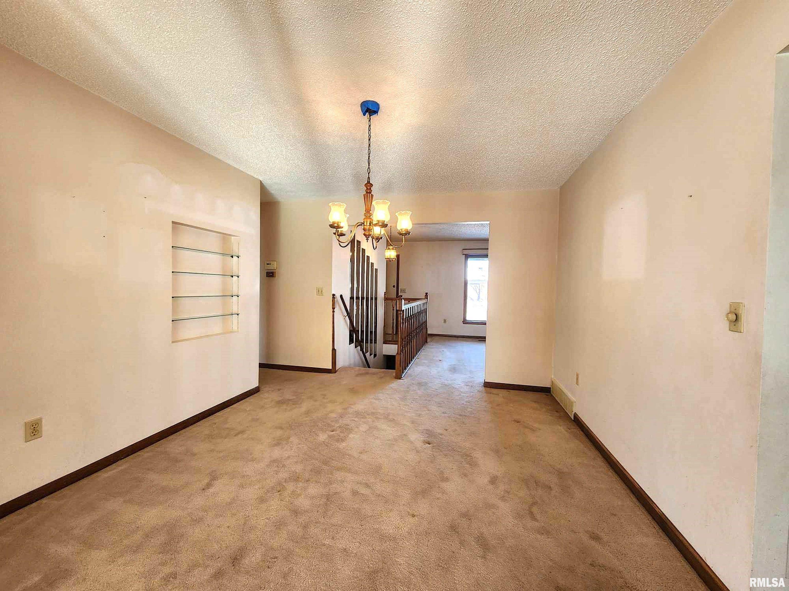1238 Springdale Quincy, IL 62305 - Photo 6 of 40 Gallery Image 6
