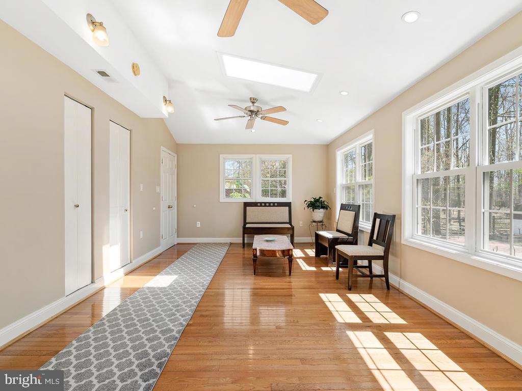 2339 Deckman Lane Silver Spring, MD 20906 - Photo 15 of 48 Sitting Area