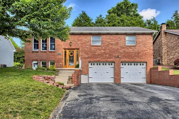 $315,000 | 1125 Acorn Drive, Greensburg, PA 15601