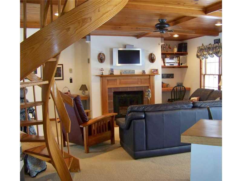 15 Winsor Green Road, Unit 22 Naples, ME 04055 - Photo 9 of 30 Living Room.