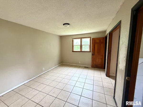 $65,000 | 105 East Spring Street, Anna, IL 62906