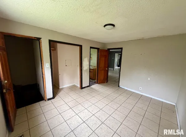 $65,000 | 105 East Spring Street, Anna, IL 62906