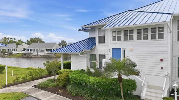 $349,000 | 972 Sandpiper Circle, Unit 972, Bradenton, FL 34209