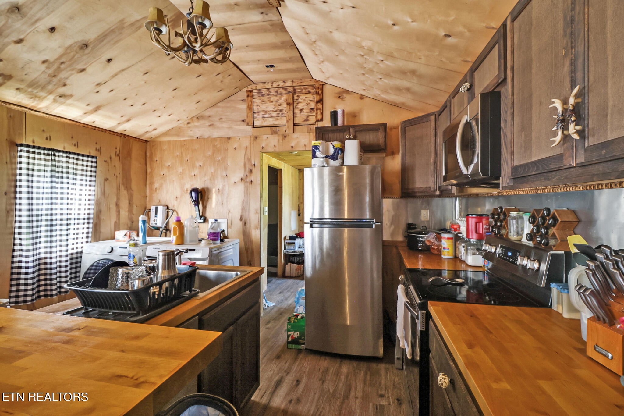 204 Ernie Hurst Road Deer Lodge, TN 37726 - Photo 9 of 23 Gallery Image 9