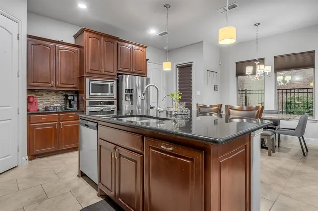 $3,200 | 1229 Harris Hawk Way, Arlington, TX 76005