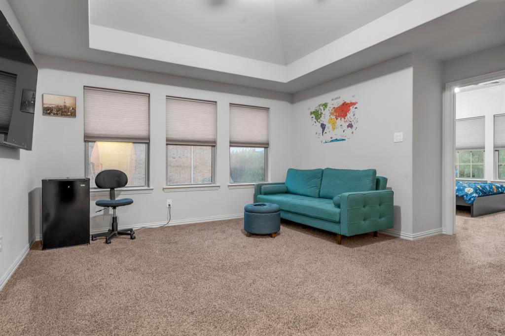 1229 Harris Hawk Way Arlington, TX 76005 - Photo 19 of 40 a living room with furniture and a window
