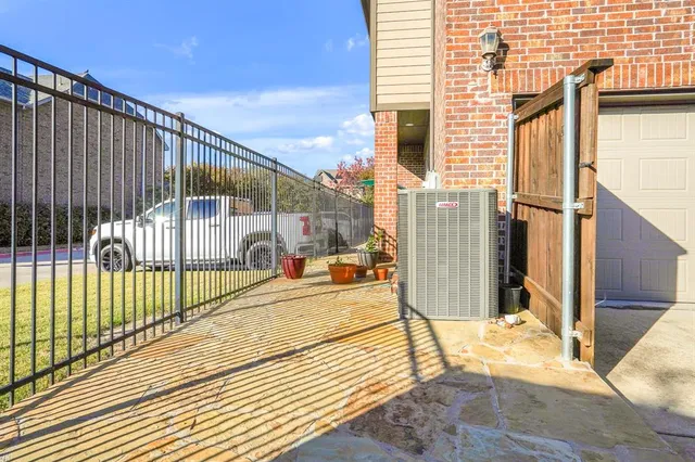 $3,200 | 1229 Harris Hawk Way, Arlington, TX 76005