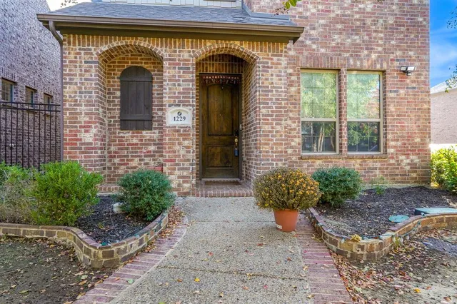 $3,200 | 1229 Harris Hawk Way, Arlington, TX 76005