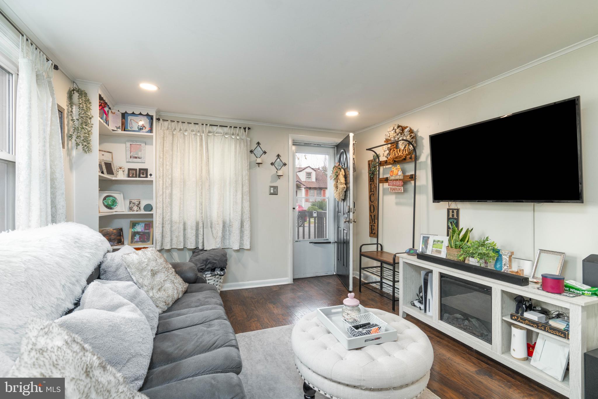 519 Clarendon Avenue Vineland, NJ 08360 - Photo 4 of 22 a living room with furniture and a flat screen tv