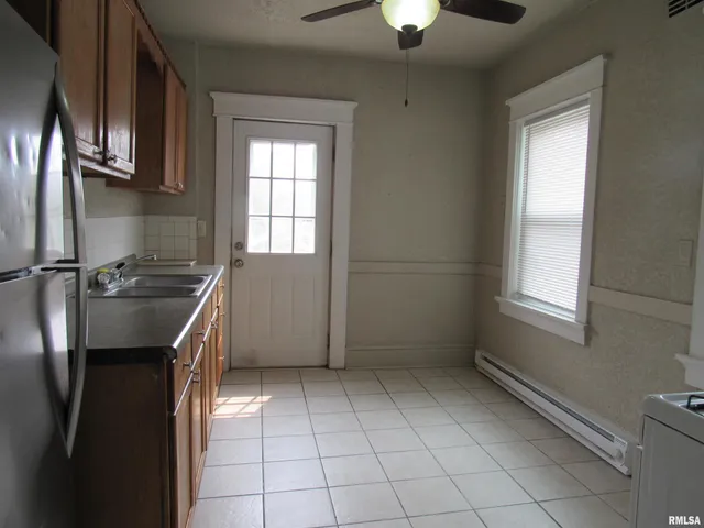 $800 | 1701 25th Street, Unit 4, Rock Island, IL 61201