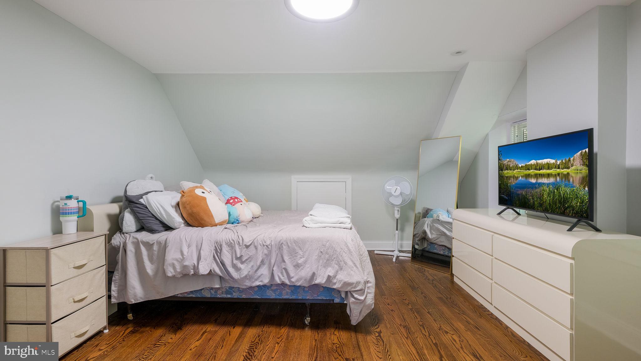 160 North State Road Springfield, PA 19064 - Photo 23 of 41 Bedroom on second floor