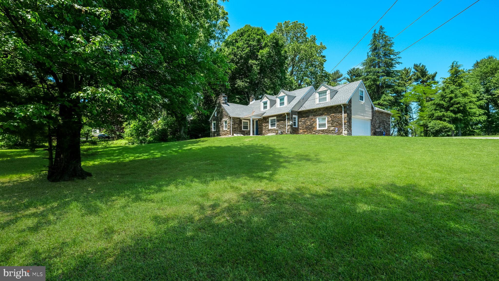 160 North State Road Springfield, PA 19064 - Photo 3 of 41 Lush green lawyn