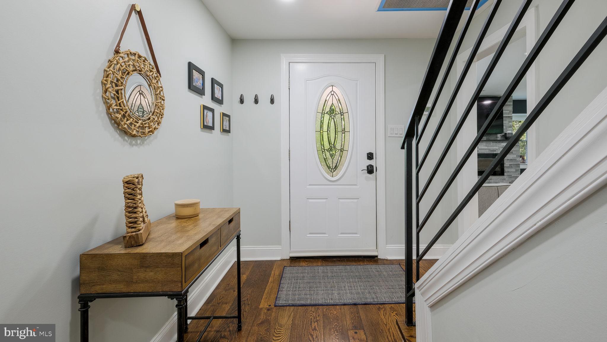 160 North State Road Springfield, PA 19064 - Photo 7 of 41 Foyer