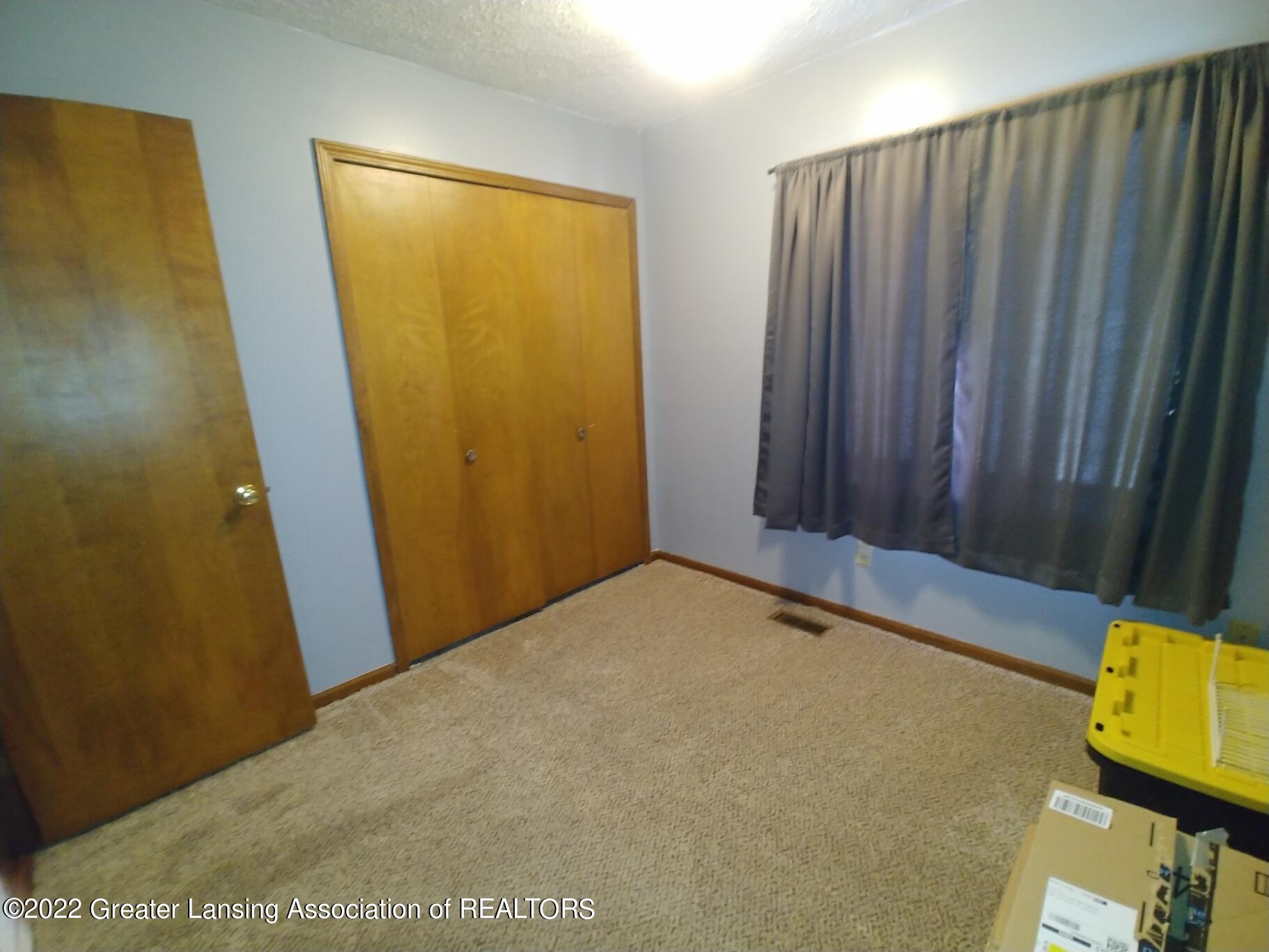 2521 Tecumseh River Road Lansing, MI 48906 - Photo 9 of 23 Bed 3