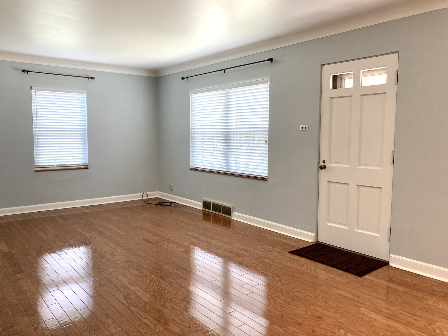 389 Olmsted Road Riverside, IL 60546 - Photo 2 of 38