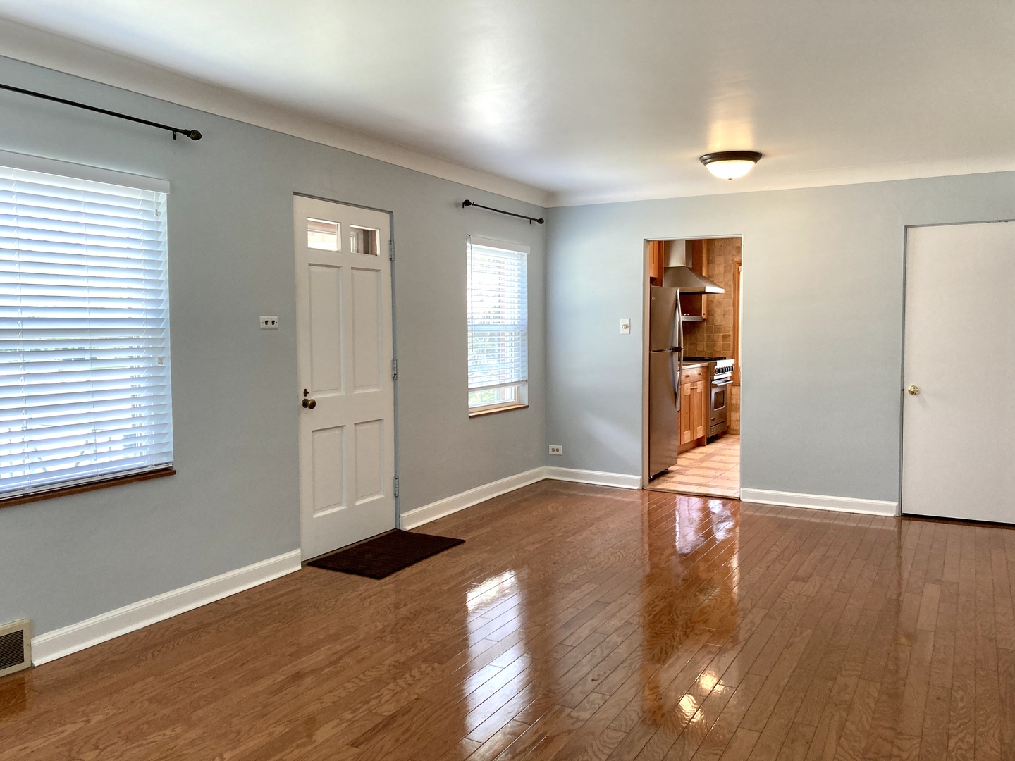389 Olmsted Road Riverside, IL 60546 - Photo 4 of 38