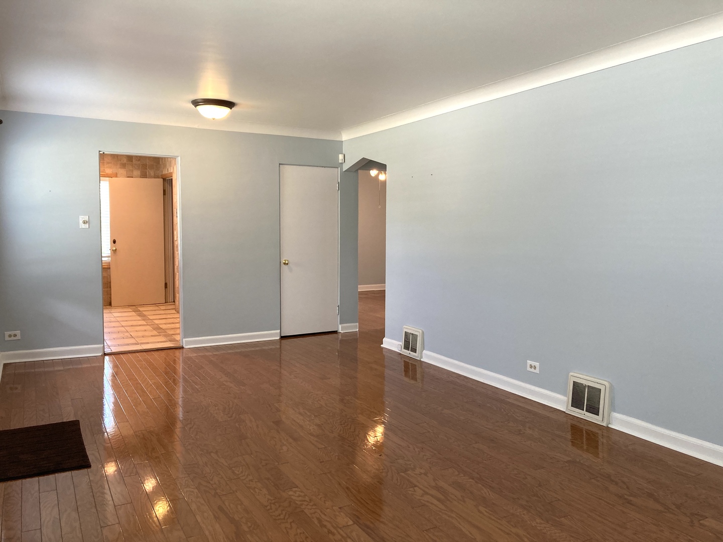 389 Olmsted Road Riverside, IL 60546 - Photo 5 of 38