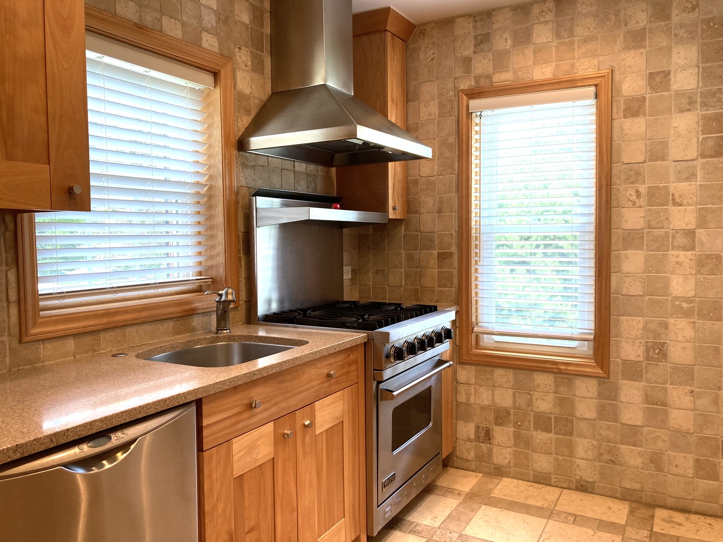 389 Olmsted Road Riverside, IL 60546 - Photo 6 of 38