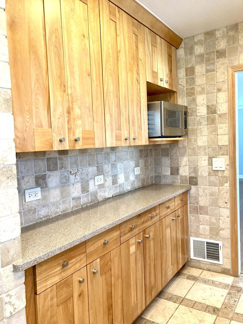 389 Olmsted Road Riverside, IL 60546 - Photo 10 of 38