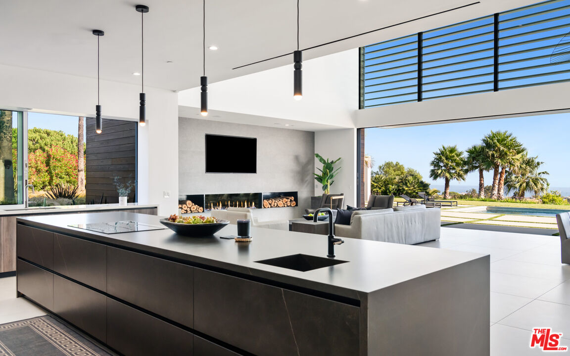 5601 Kanan Dume Road Malibu, CA 90265 - Photo 12 of 32