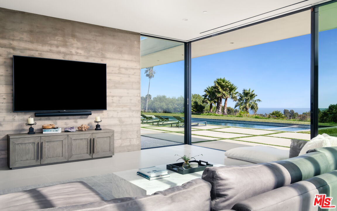 5601 Kanan Dume Road Malibu, CA 90265 - Photo 15 of 32