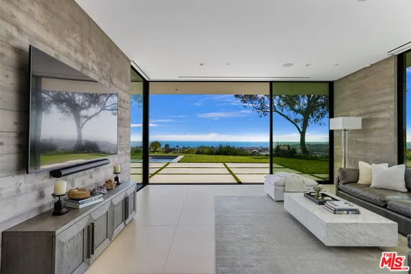 $14,500,000 | 5601 Kanan Dume Road, Malibu, CA 90265