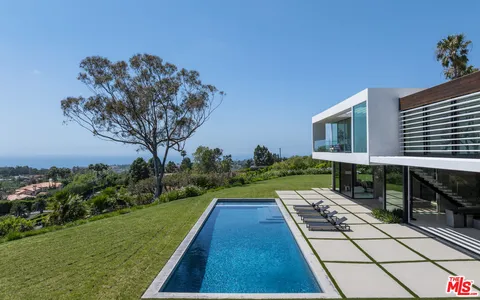 $14,500,000 | 5601 Kanan Dume Road, Malibu, CA 90265