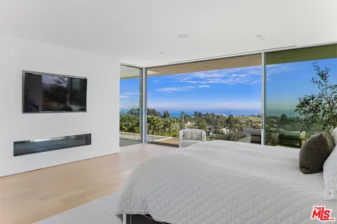 $14,500,000 | 5601 Kanan Dume Road, Malibu, CA 90265