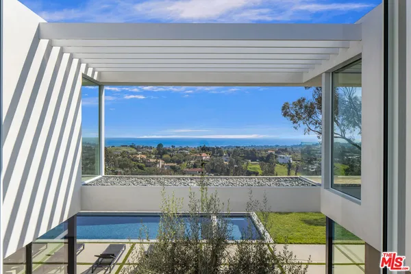 $14,500,000 | 5601 Kanan Dume Road, Malibu, CA 90265