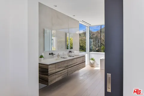 $14,500,000 | 5601 Kanan Dume Road, Malibu, CA 90265