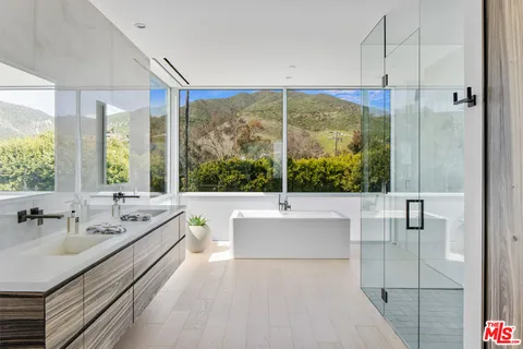 $14,500,000 | 5601 Kanan Dume Road, Malibu, CA 90265
