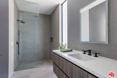 $14,500,000 | 5601 Kanan Dume Road, Malibu, CA 90265