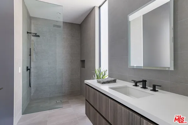 $14,500,000 | 5601 Kanan Dume Road, Malibu, CA 90265