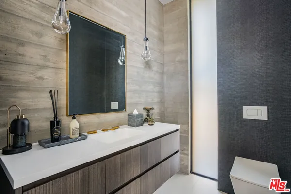 $14,500,000 | 5601 Kanan Dume Road, Malibu, CA 90265