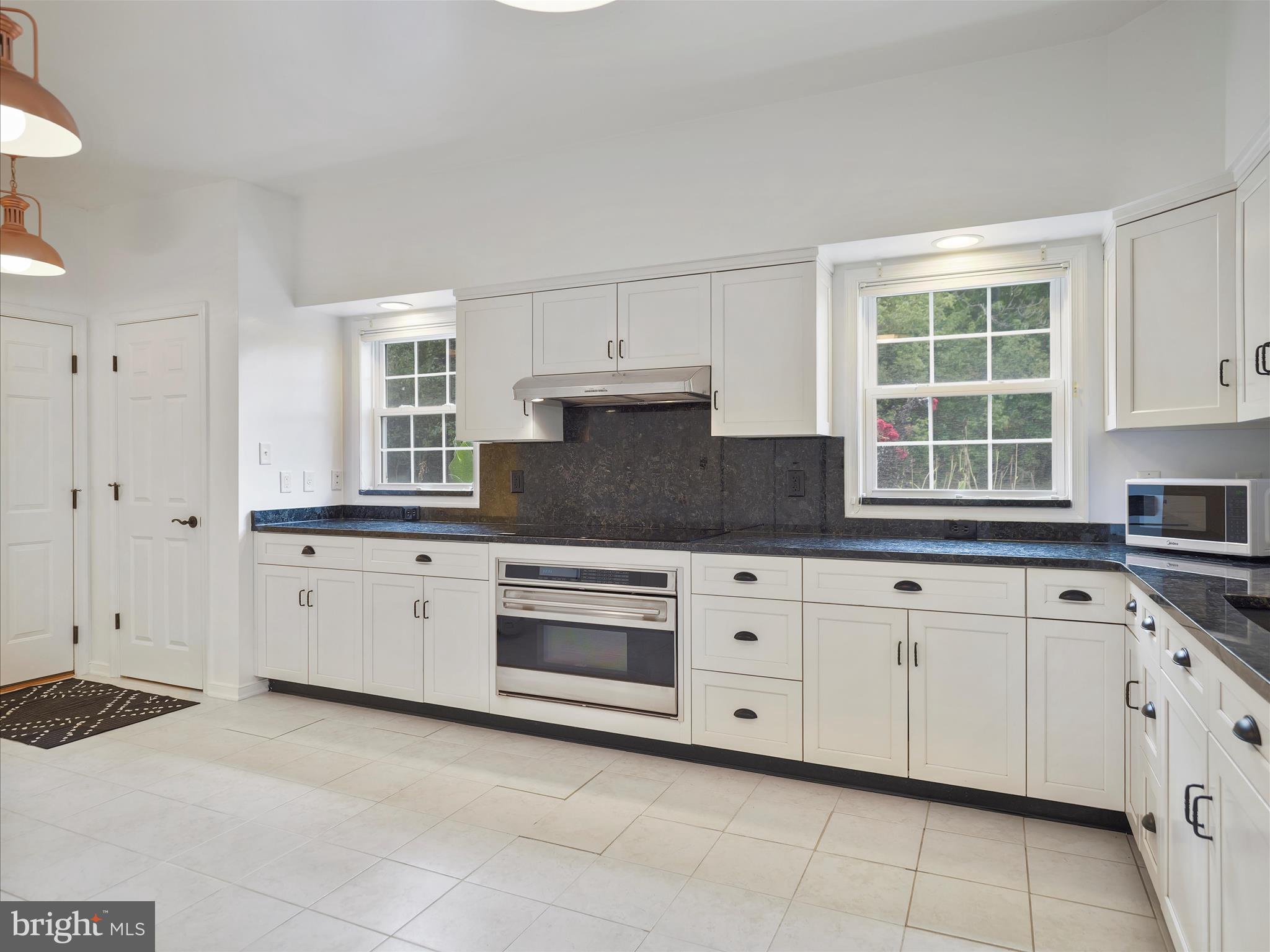 5423 Porterstown Road Keedysville, MD 21756 - Photo 29 of 62 Huge custom kitchen